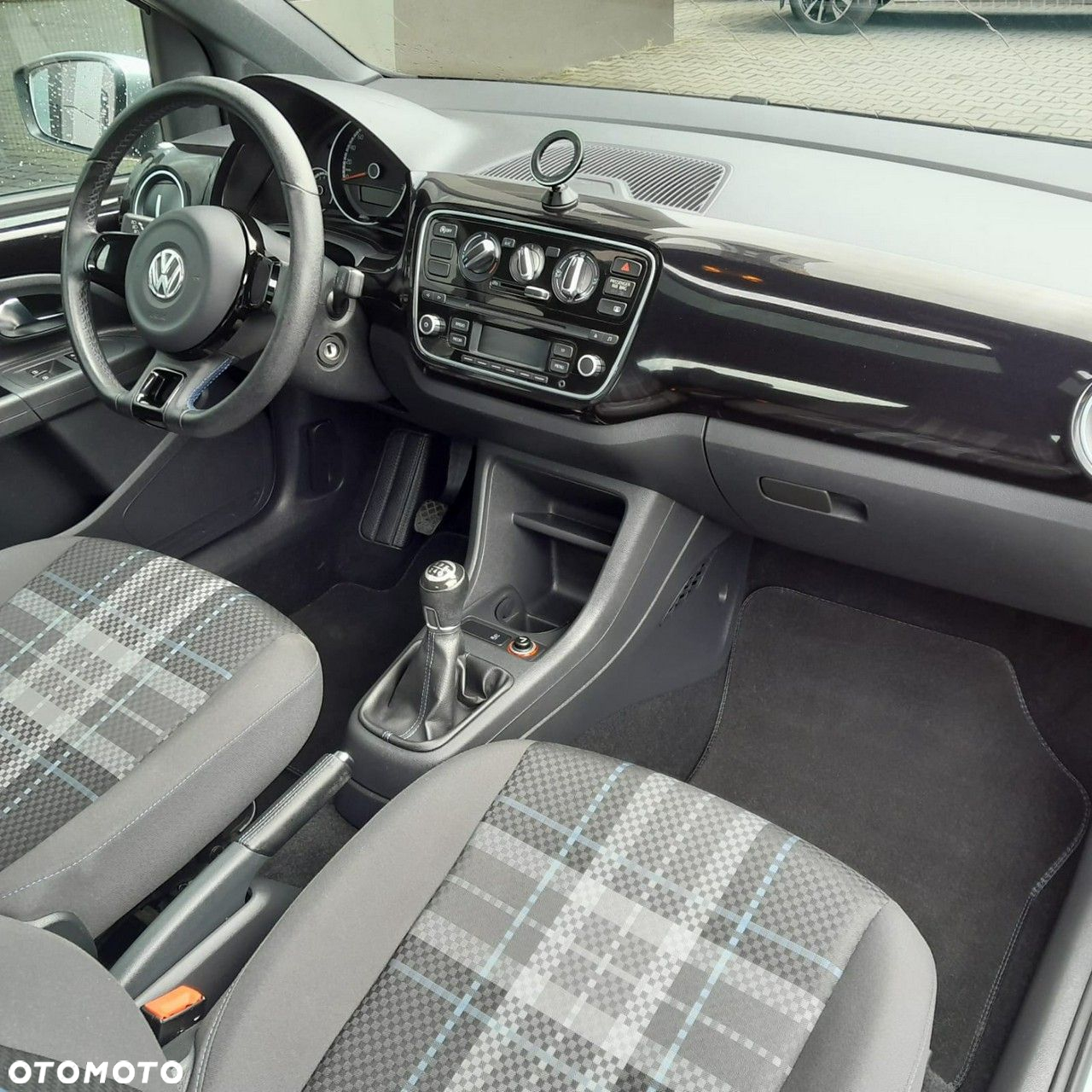 Volkswagen up! 1.0 high EU6 - 10