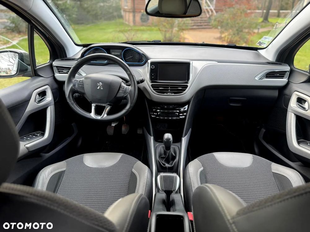 Peugeot 2008 1.2 Pure Tech Style S&S - 20