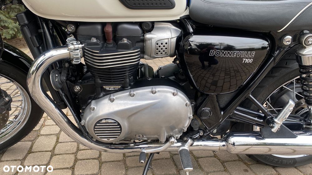 Triumph Bonneville - 13