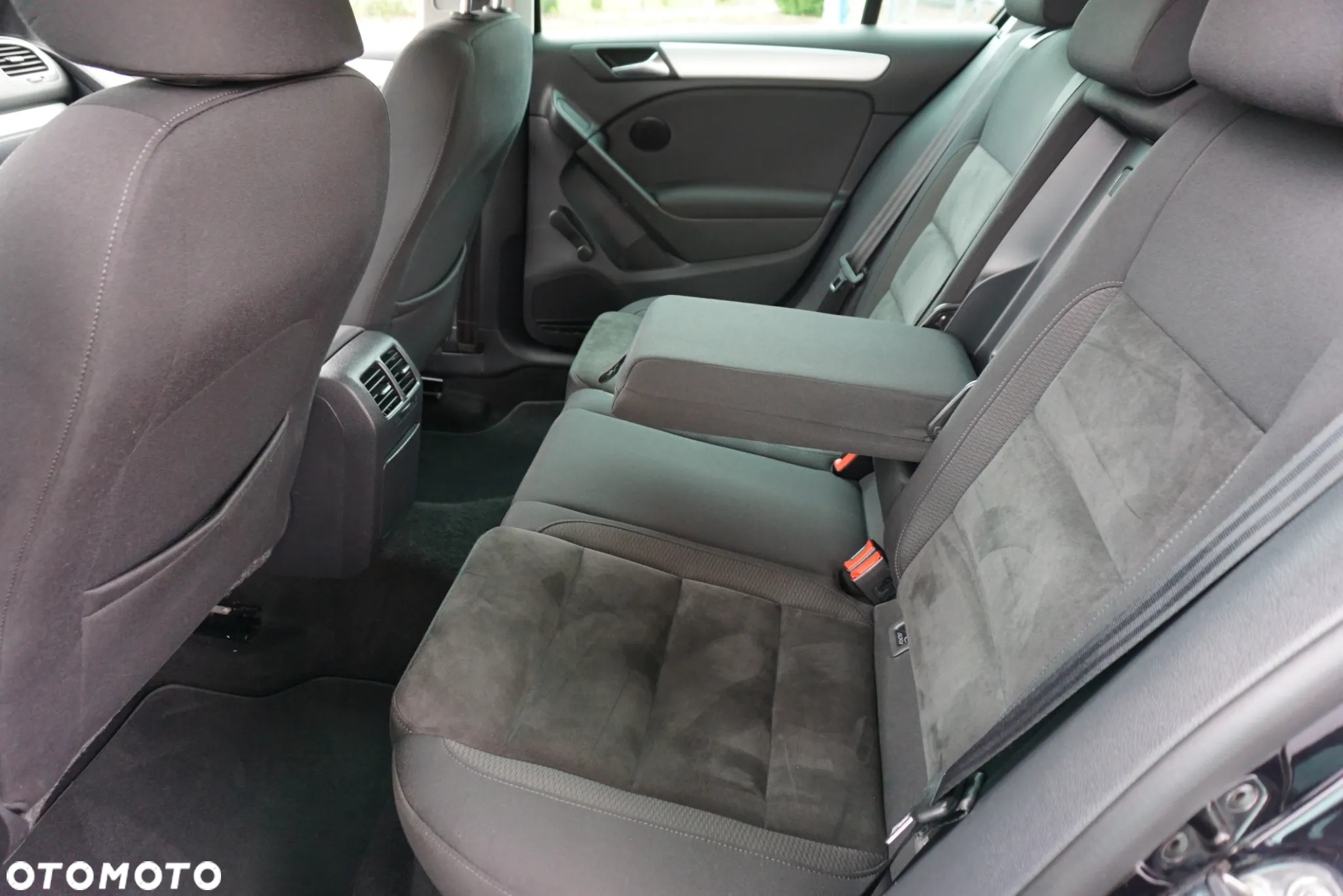 Volkswagen Golf 2.0 TDI DPF Style - 11