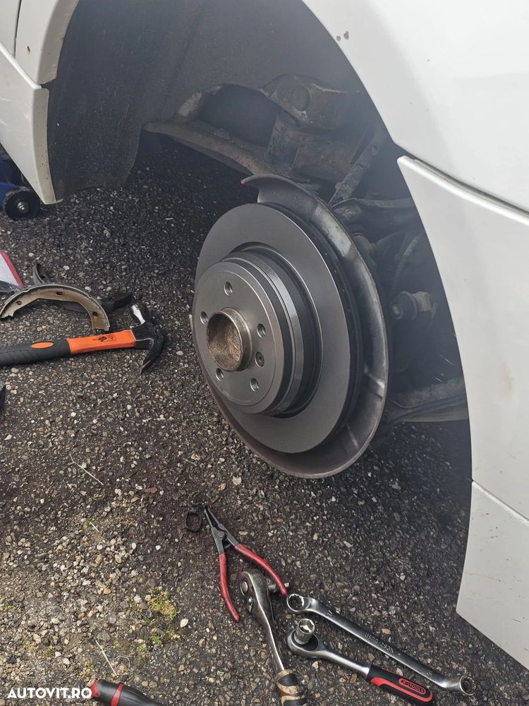 BMW Seria 3 320d xDrive - 11