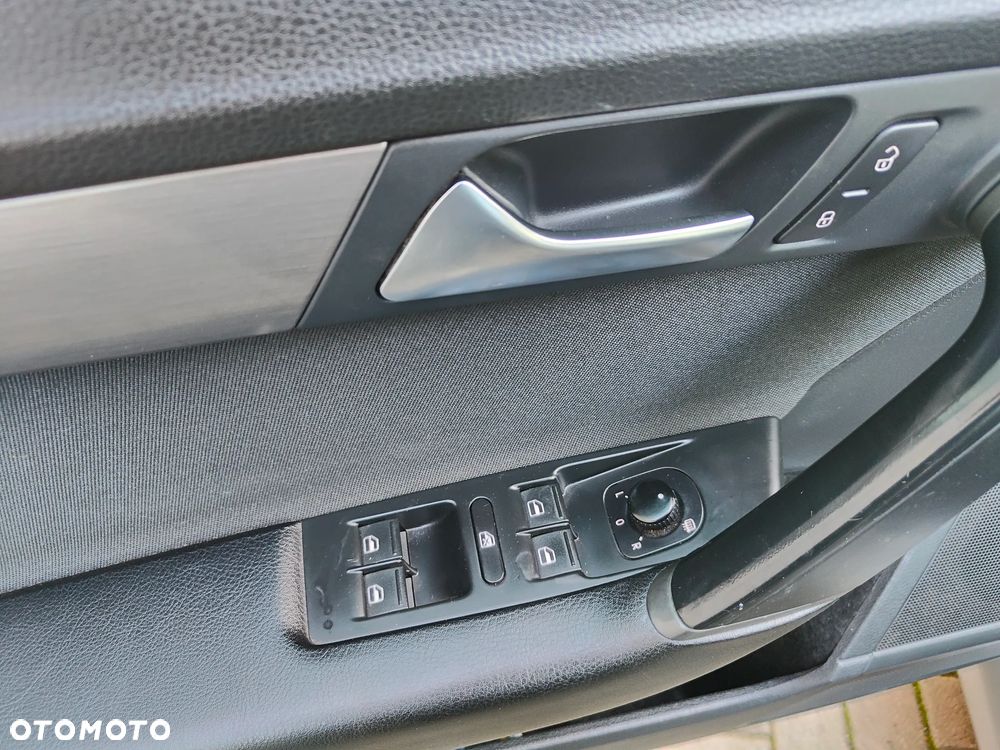 Volkswagen Passat - 13