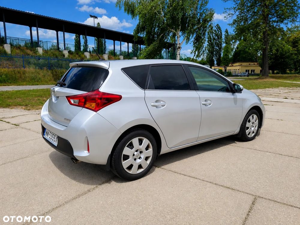 Toyota Auris 1.6 Premium - 4
