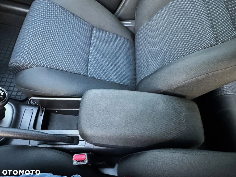 Toyota Avensis 2.0 D-4D Premium - 16