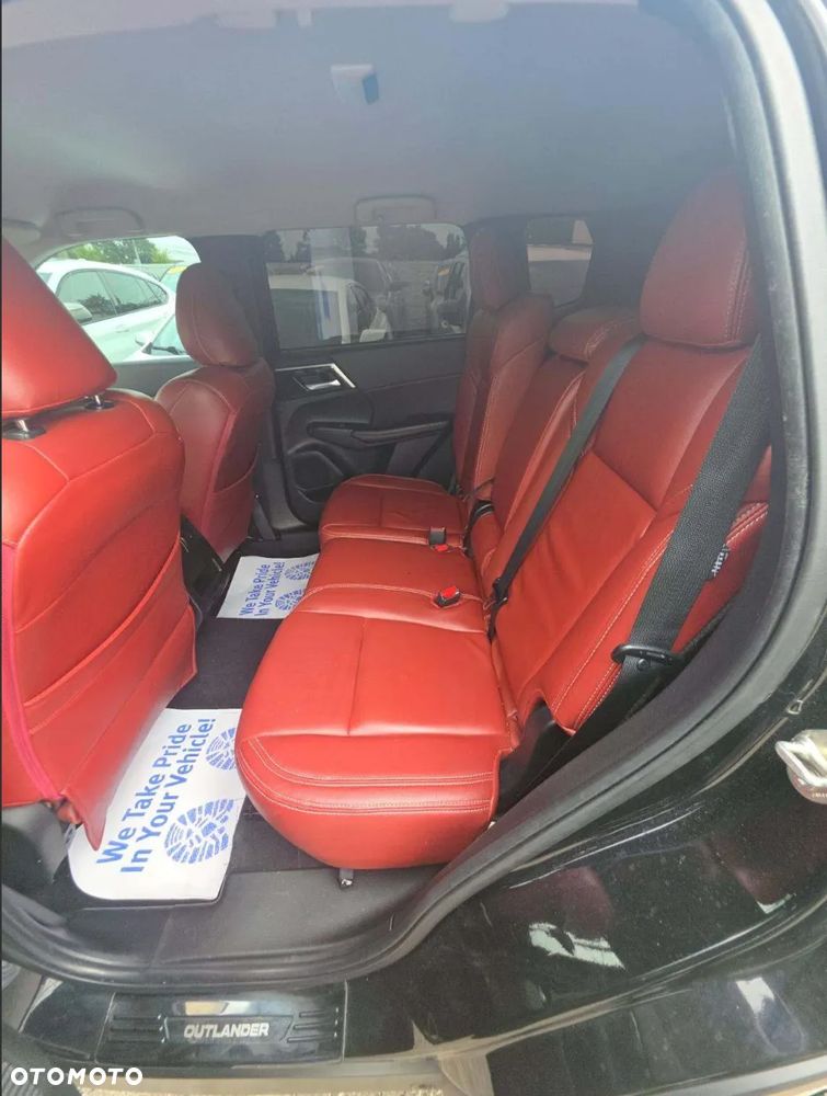 Mitsubishi Outlander - 14