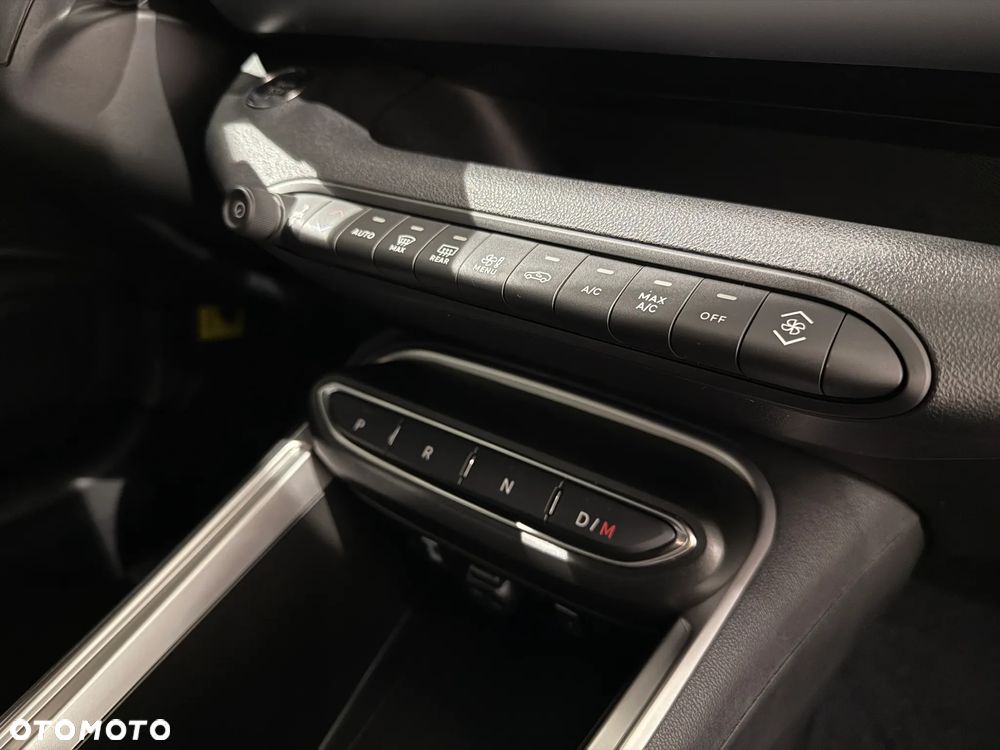 Jeep Avenger 1.2 T3 mHEV Upland 4xe eDCT6 - 9