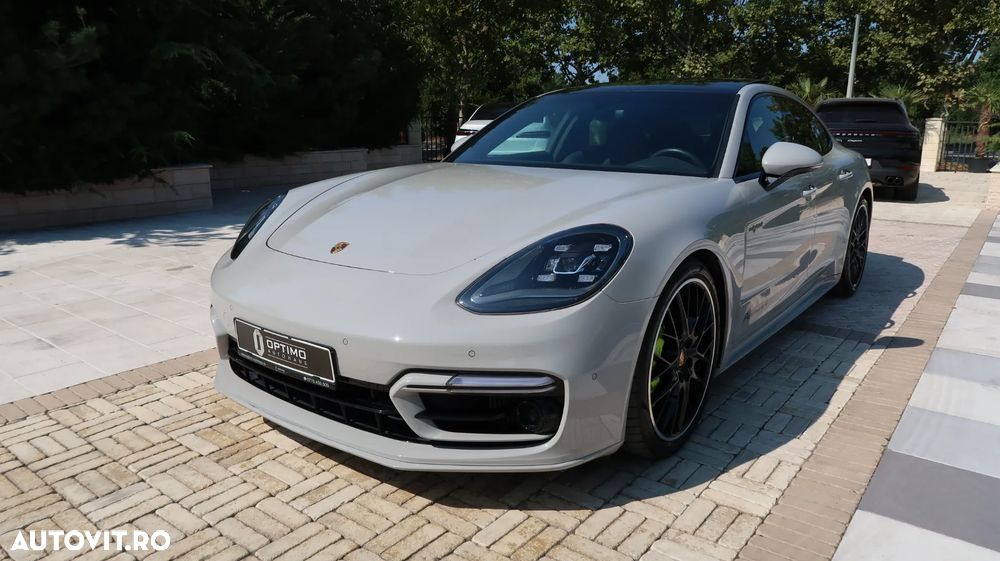 Porsche Panamera 4 E-Hybrid Platinum Edition - 32