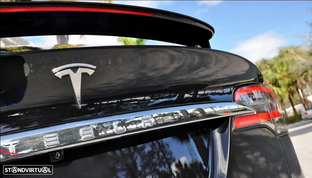 Tesla Model X P100D - 17