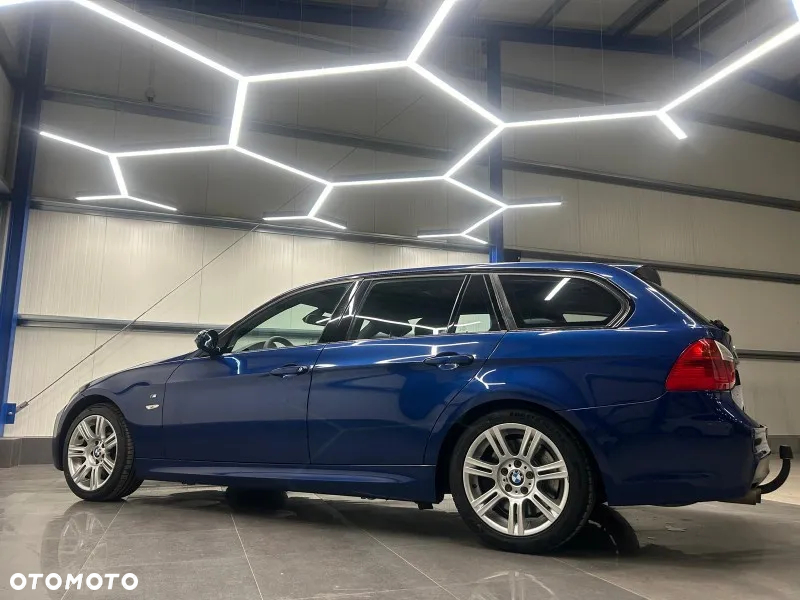 BMW Seria 3 325xi Touring - 17