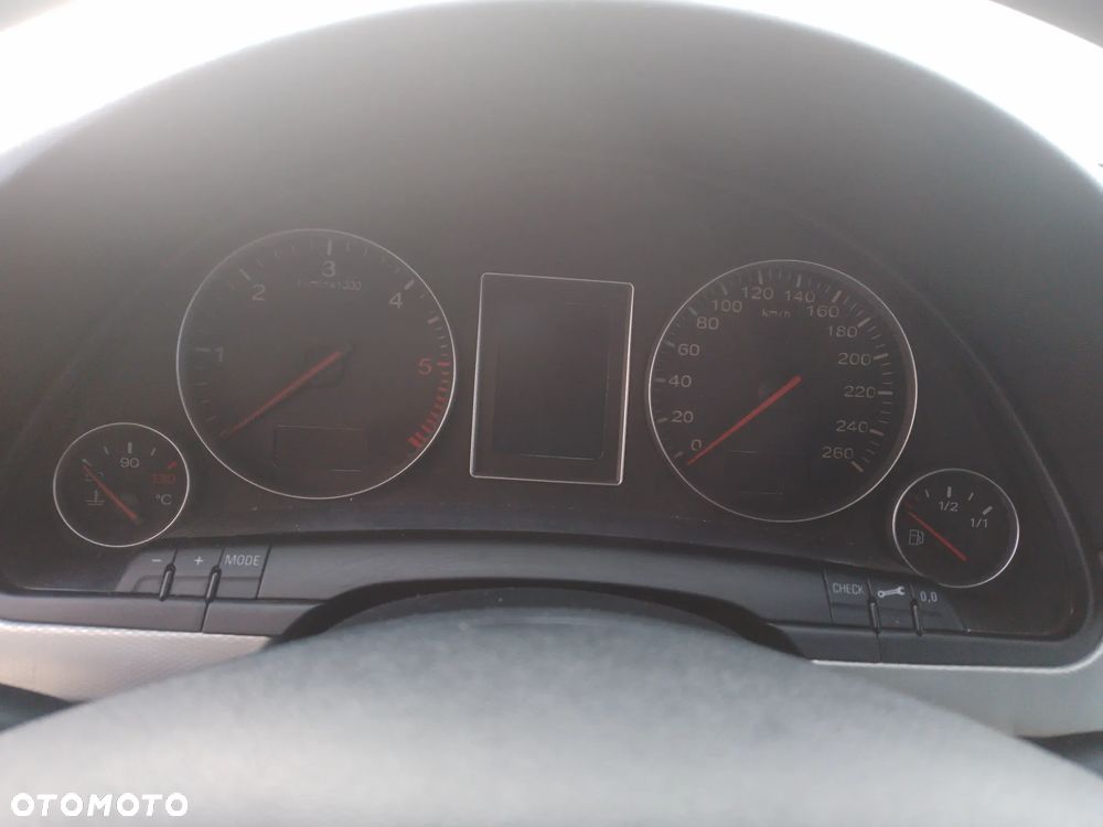 AUDI A4 B6 AVANT 1.9 TDI AVF -  PODŁOKIETNIK - 22