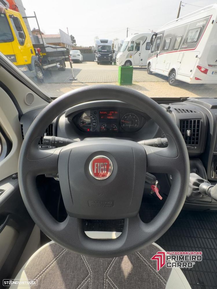 Rapido Serie 6F 696 FF Premium c.central e basculante - 25