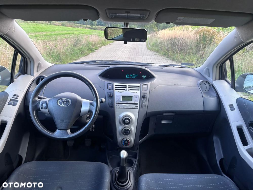Toyota Yaris 1.3 VVT-i Sol - 10