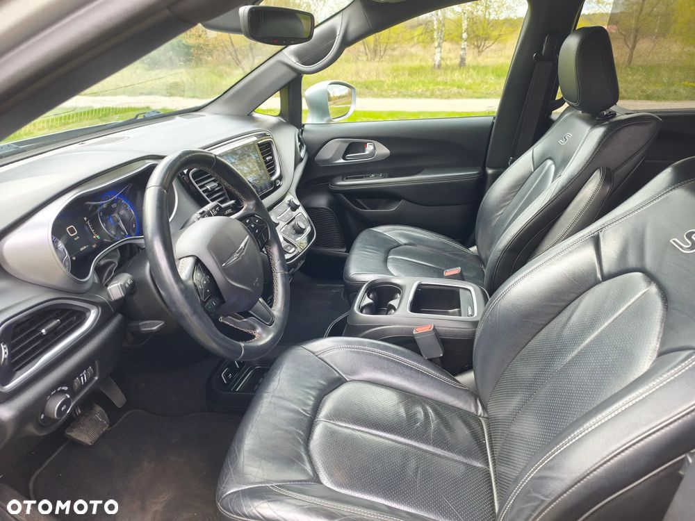Chrysler Pacifica - 23