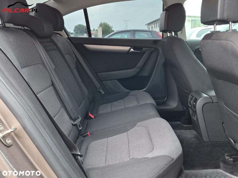 Volkswagen Passat - 22