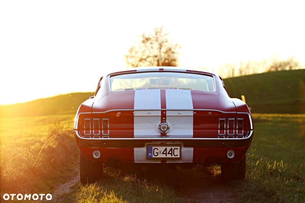 Ford Mustang - 4