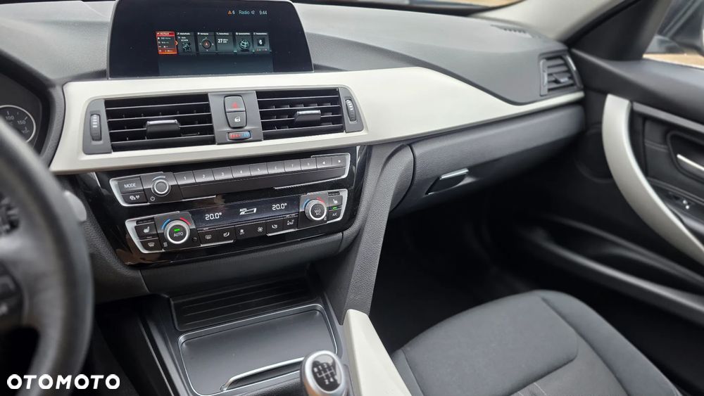 BMW Seria 3 318d Sport Line - 31