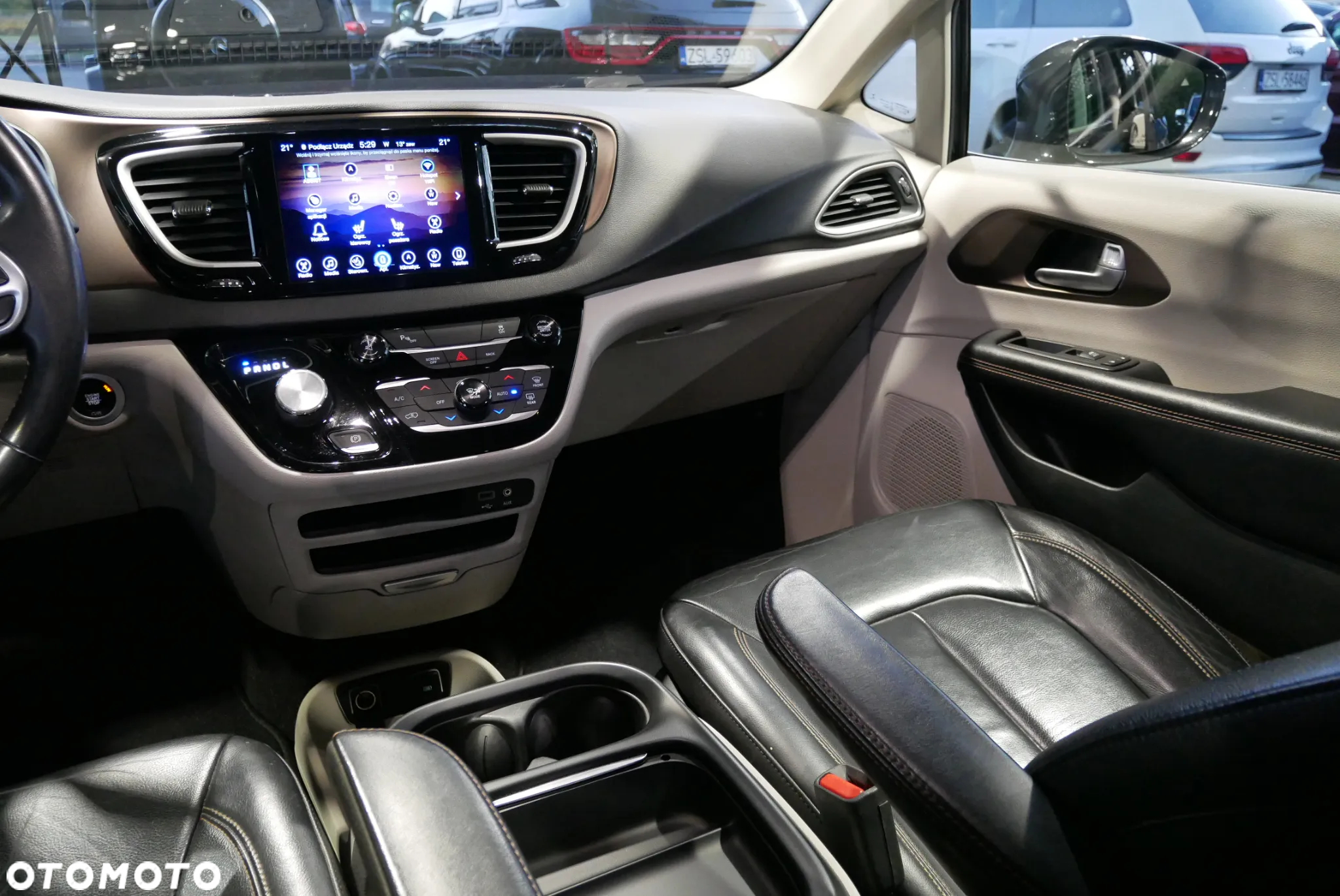 Chrysler Pacifica - 17