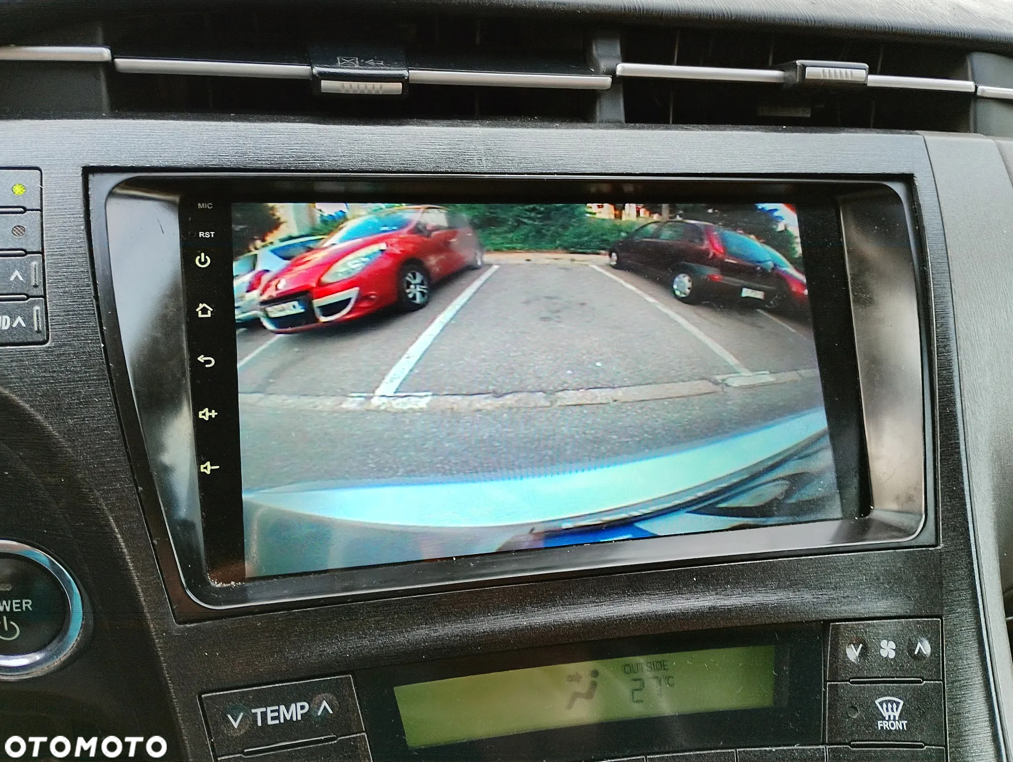 Toyota Prius 1.8 HSD Sol - 8