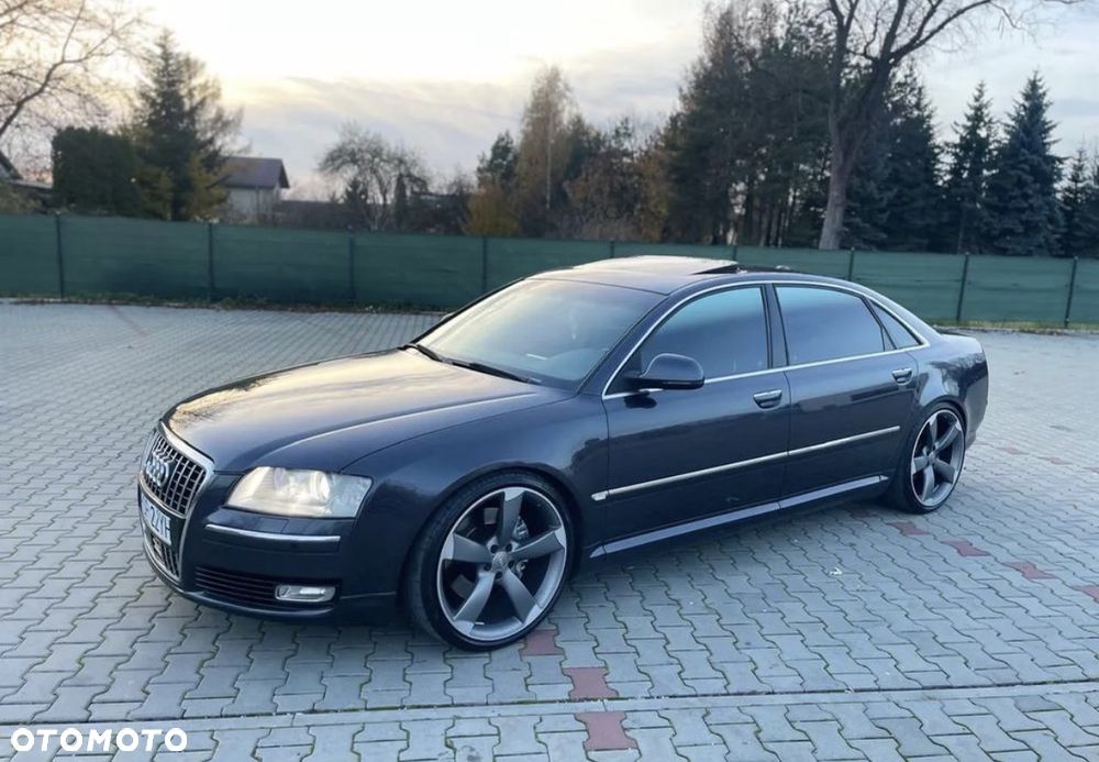 Audi A8 4.2 L Quattro - 3
