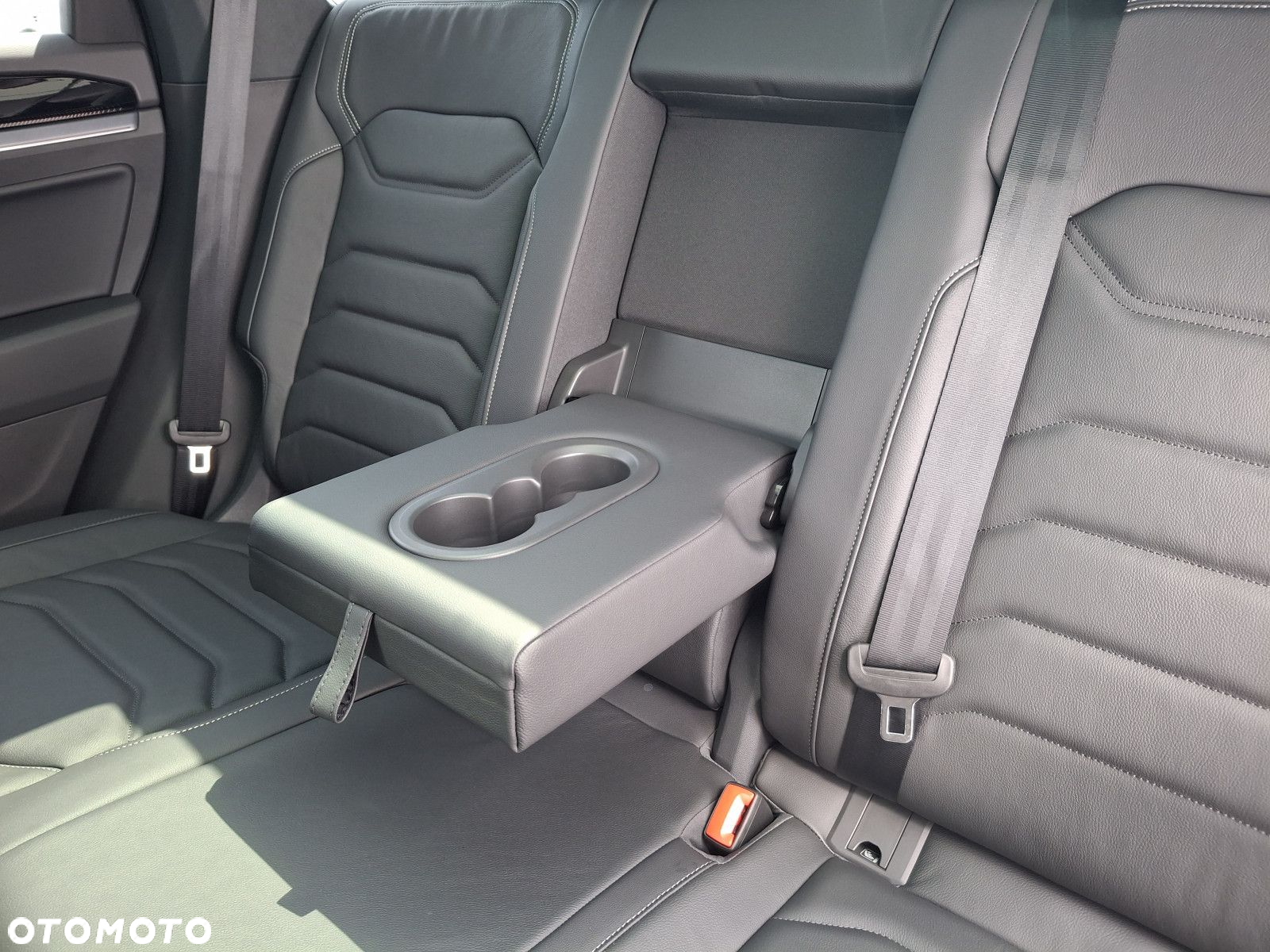 Volkswagen Touareg 3.0 V6 TDI 4Motion R-Line - 27
