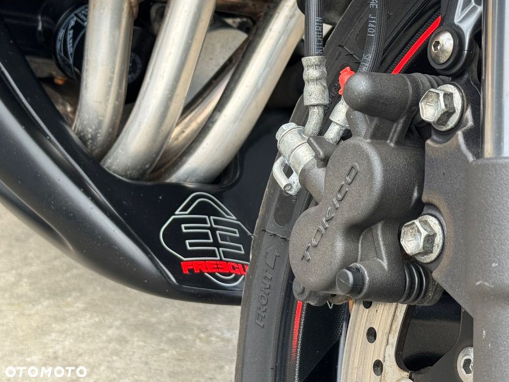 Suzuki GSR - 12