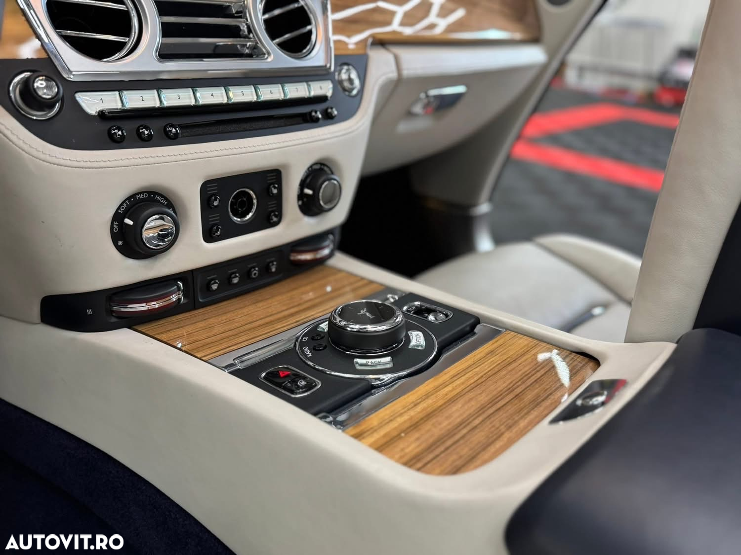 Rolls-Royce Dawn Black Badge - 14