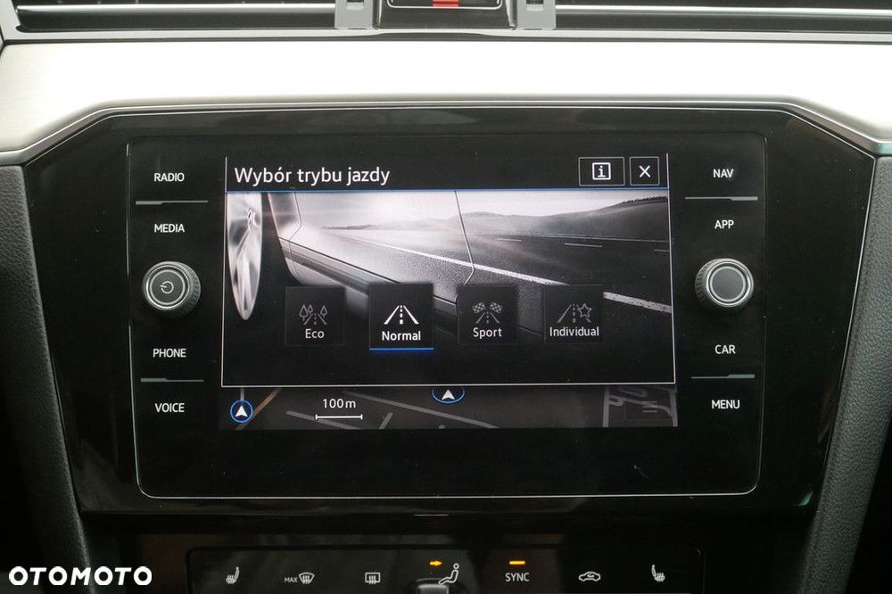 Volkswagen Passat Variant 2.0 TSI Elegance DSG - 23