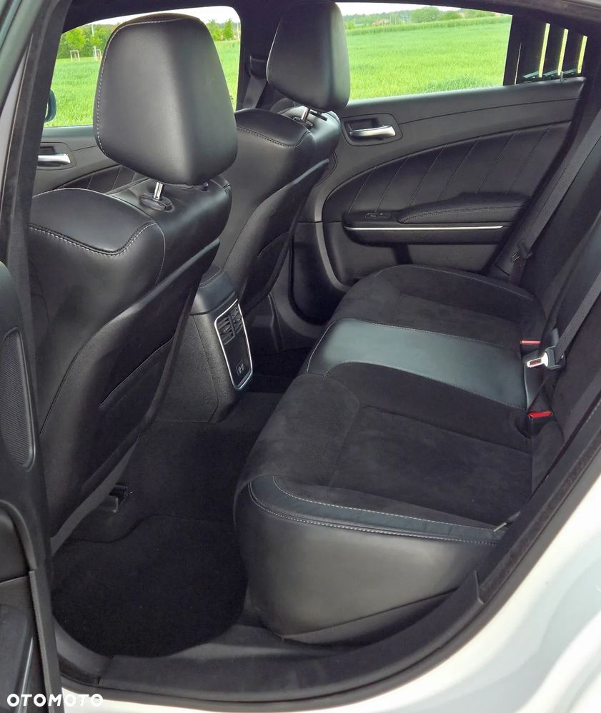 Dodge Charger 6.4 Scat Pack - 8