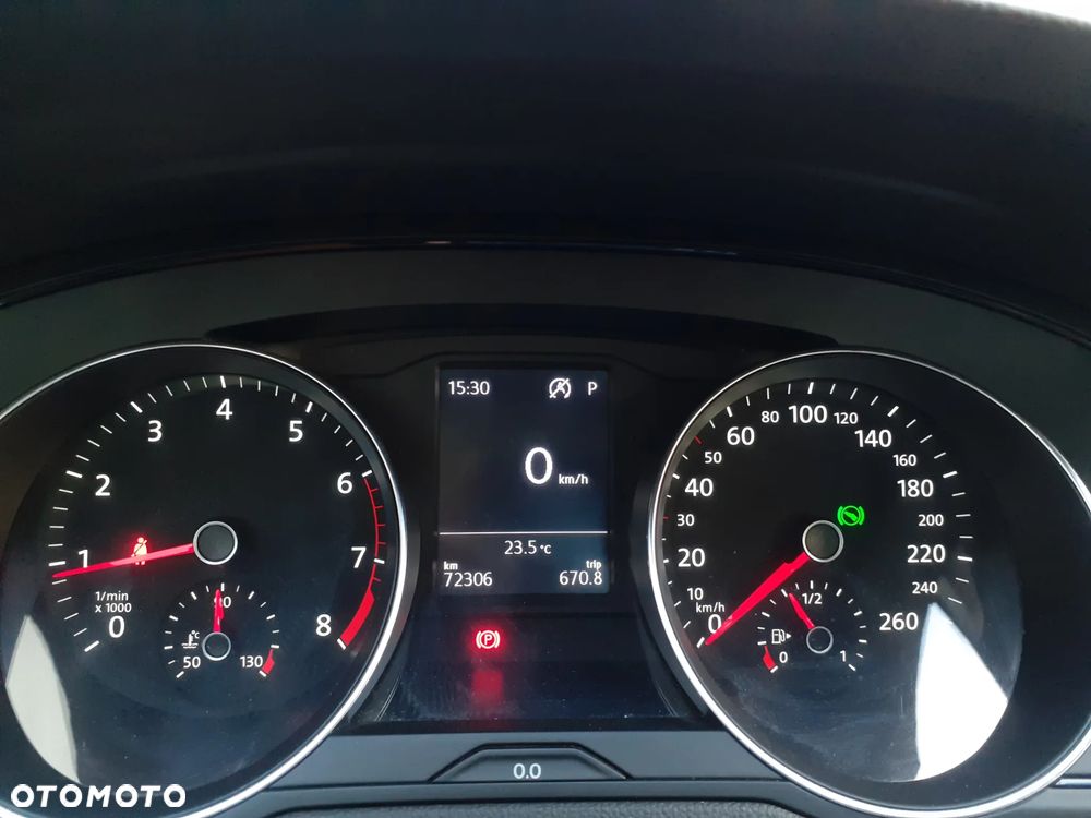 Volkswagen Passat - 11