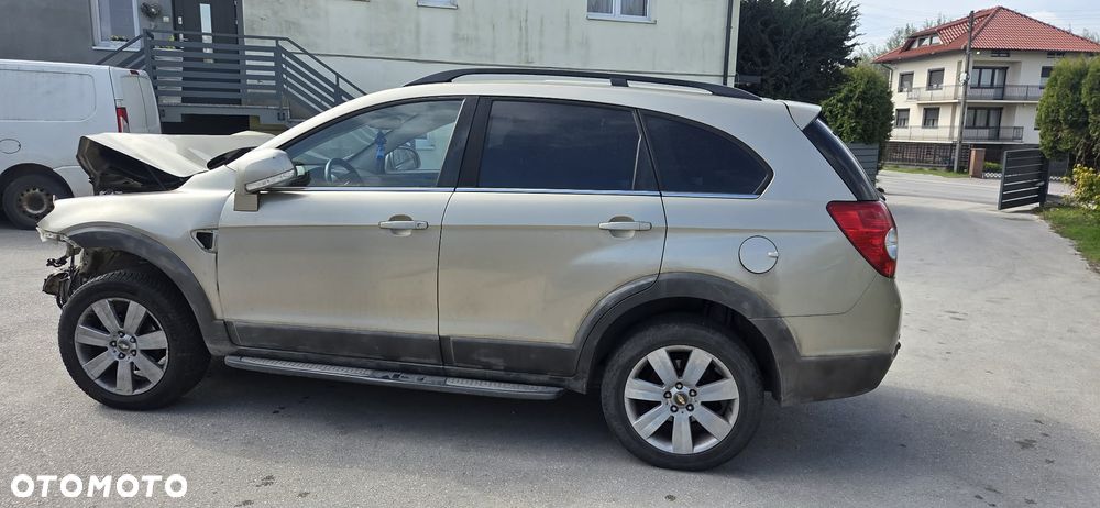 CHEVROLET CAPTIVA 55U pas tył podłoga wanna - 9