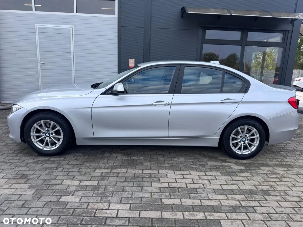 BMW Seria 3 316d Sport Line - 32