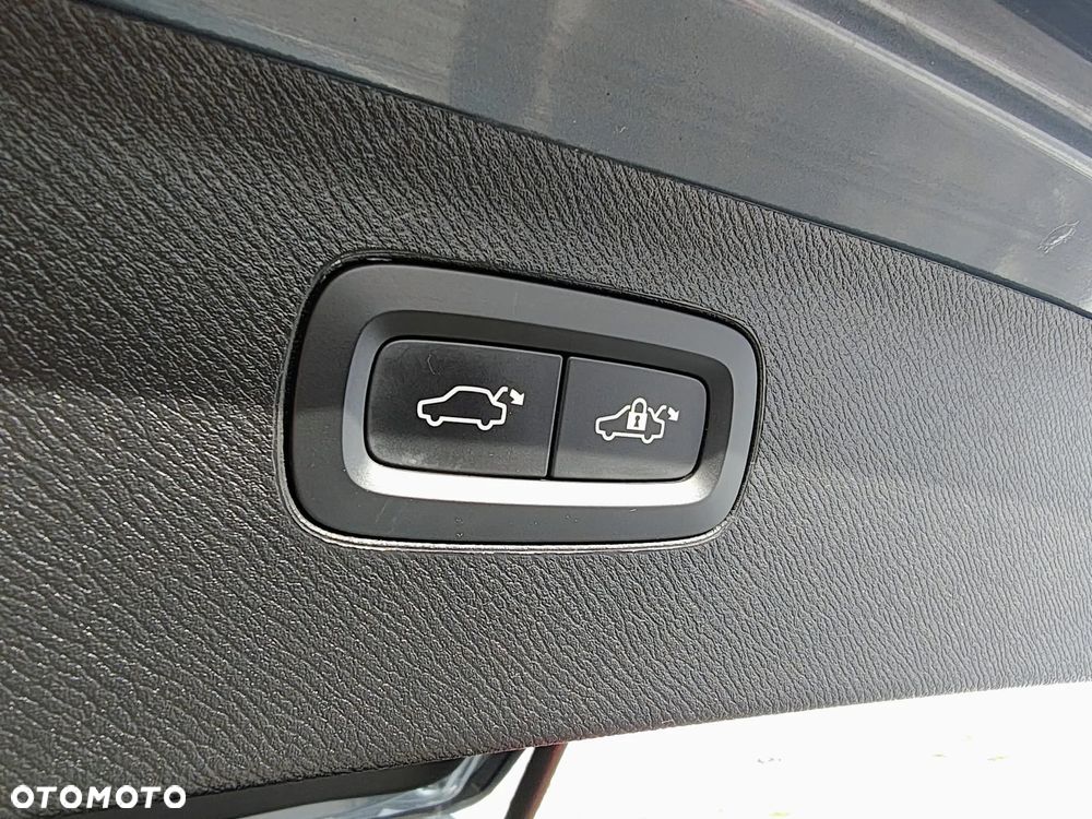 Volvo XC 90 T5 AWD Geartronic Momentum - 17