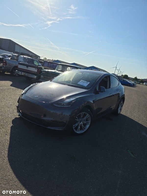 Tesla Model Y Long Range Dual Motor AWD - 1