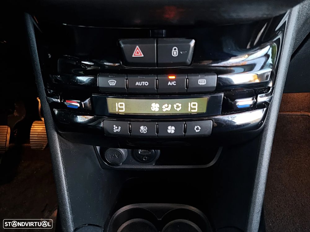 Peugeot 2008 1.2 PureTech Allure - 36