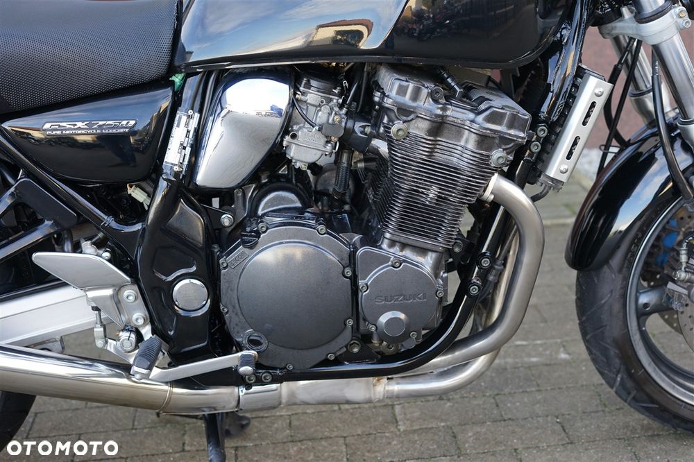Suzuki GSX - 12