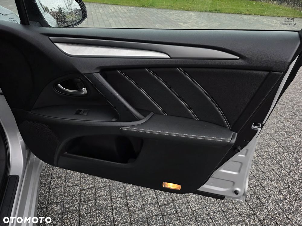 Toyota Avensis Touring Sports 1.8 Multidrive S Executive - 25