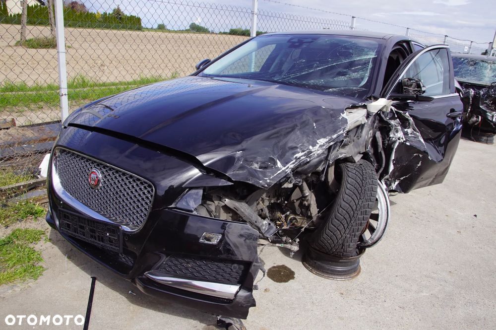 Auto na części 692106889 Jaguar XF X260 2017 2.0 d aj200 204DTA 180 km skrzynia ZF 8HP45 Santorini Black drzwi prawe błotnik lampa grill silnik skrzynia biegów klapa fotele lampy dpf  szyba lusterko deska wybierak pokrętło selektor skup aut - 12