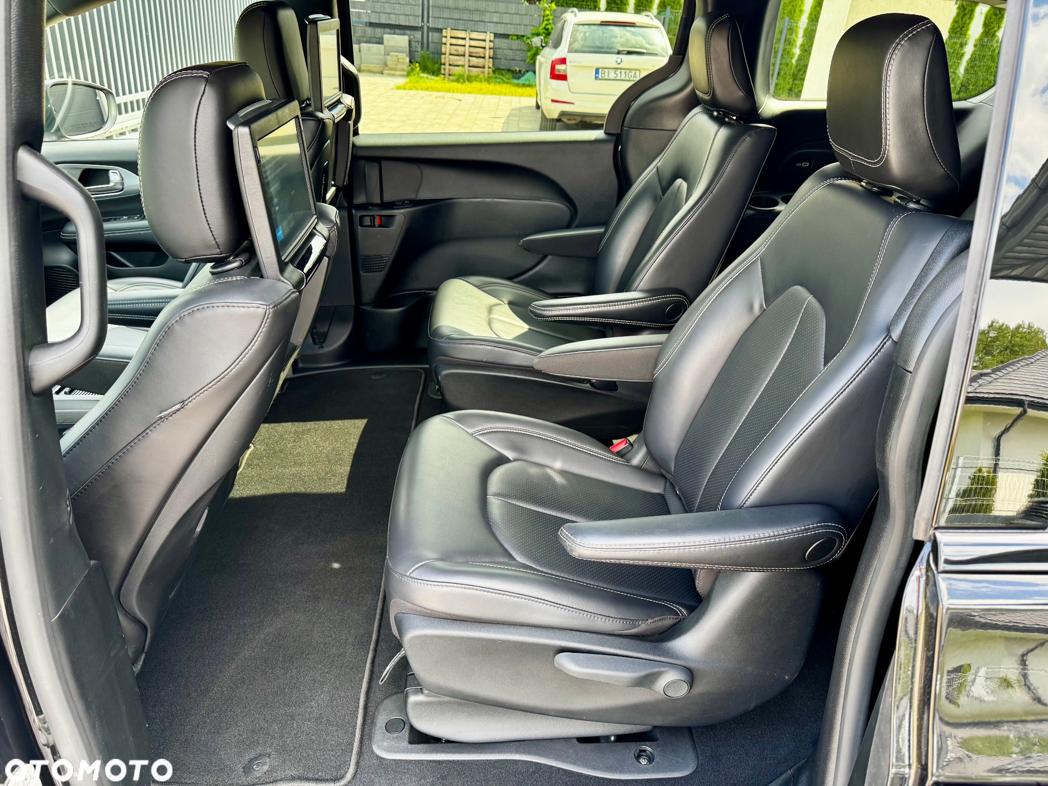 Chrysler Pacifica - 32