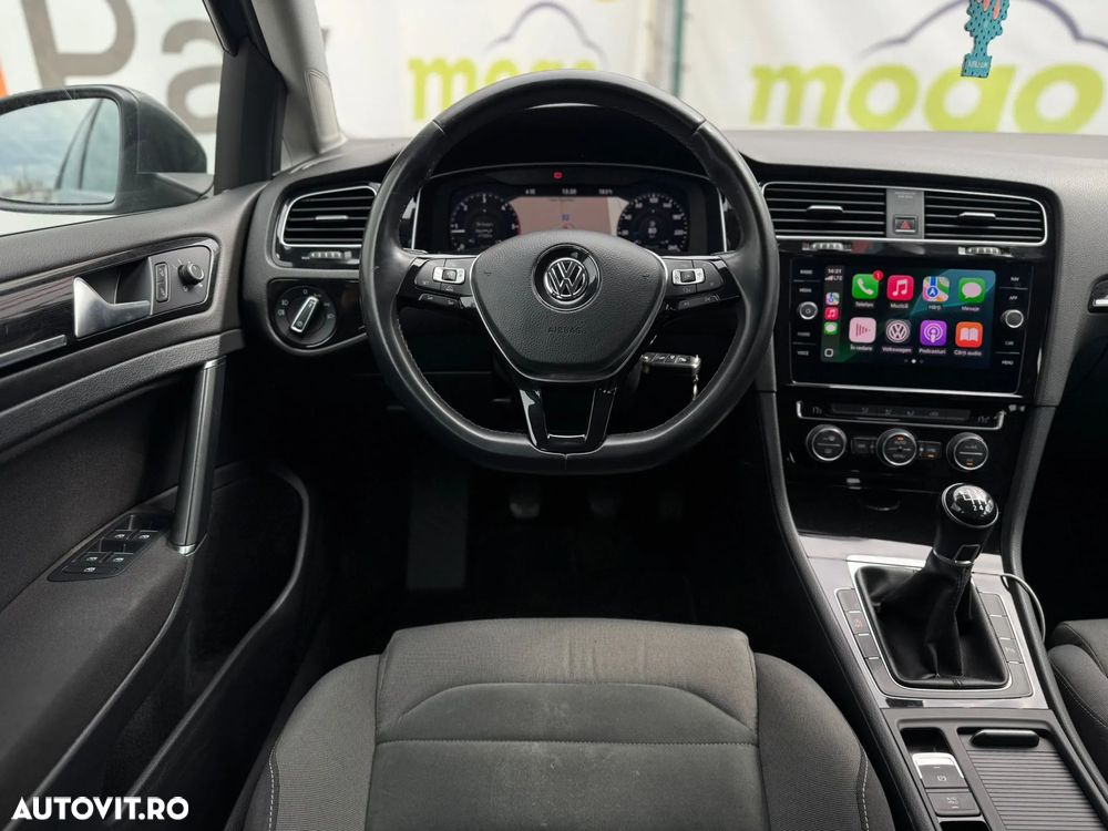 Volkswagen Golf - 28