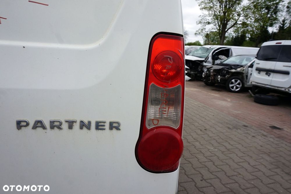 LAMPA TYLNA PRAWA PARTNER III B9  PEUGEOT 2008-2018 - 2