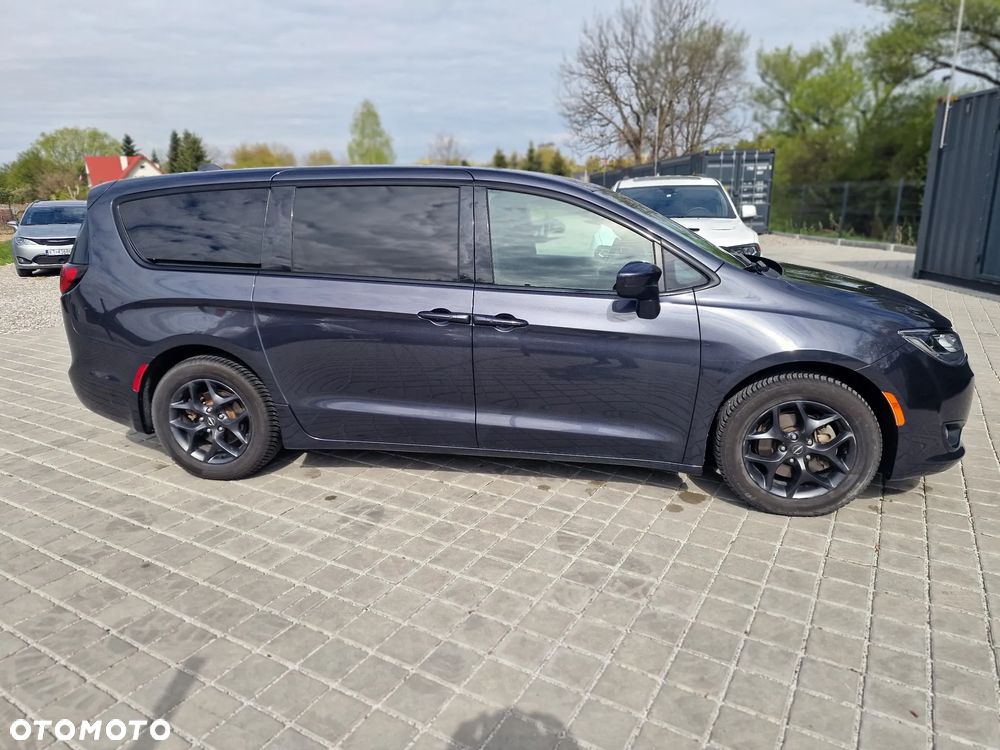 Chrysler Pacifica - 2