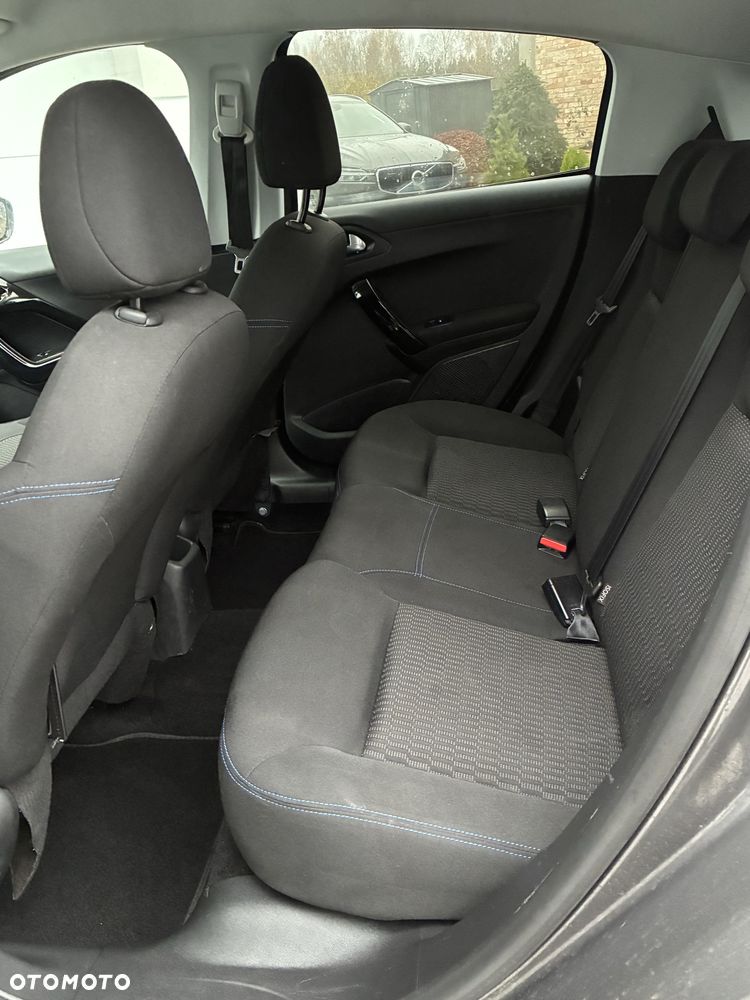 Peugeot 208 - 6