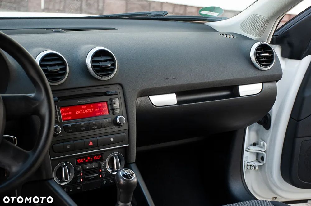 Audi A3 Sportback 1.6 Ambiente - 30