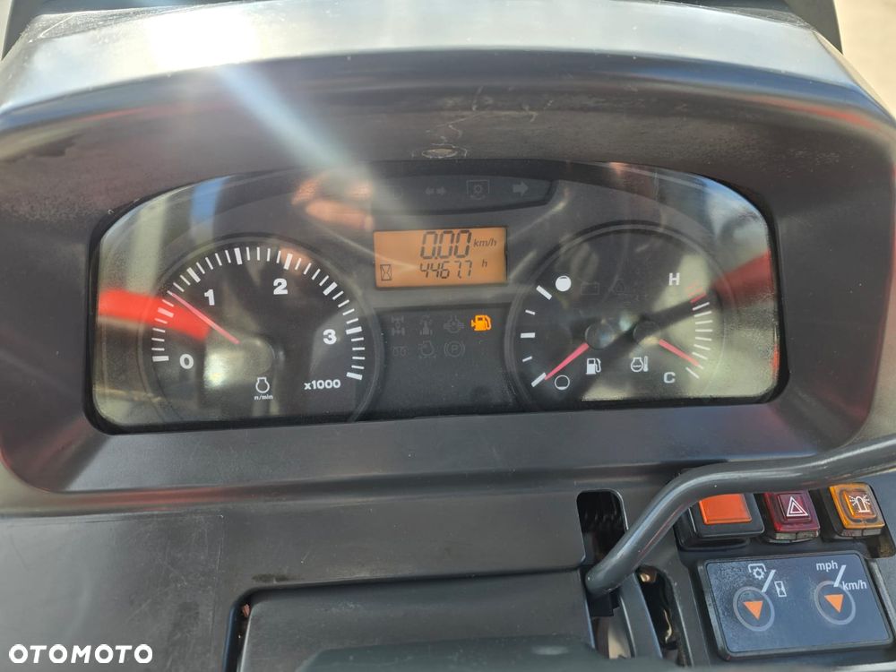 Kubota M8540 NARROW - 12