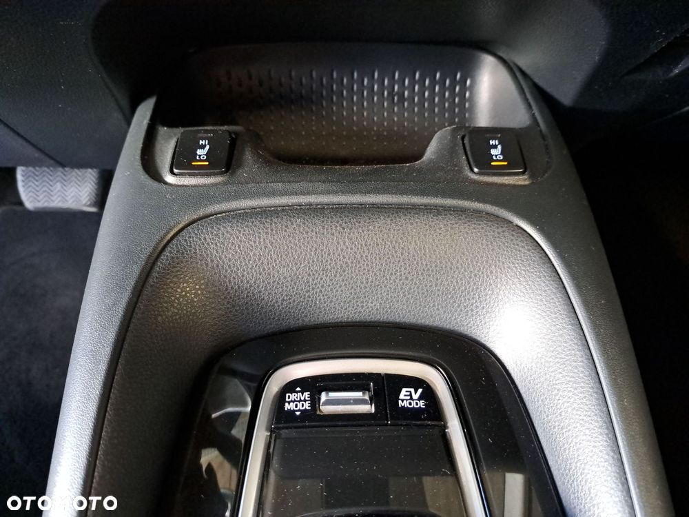 Toyota Corolla 1.8 Hybrid Comfort - 28