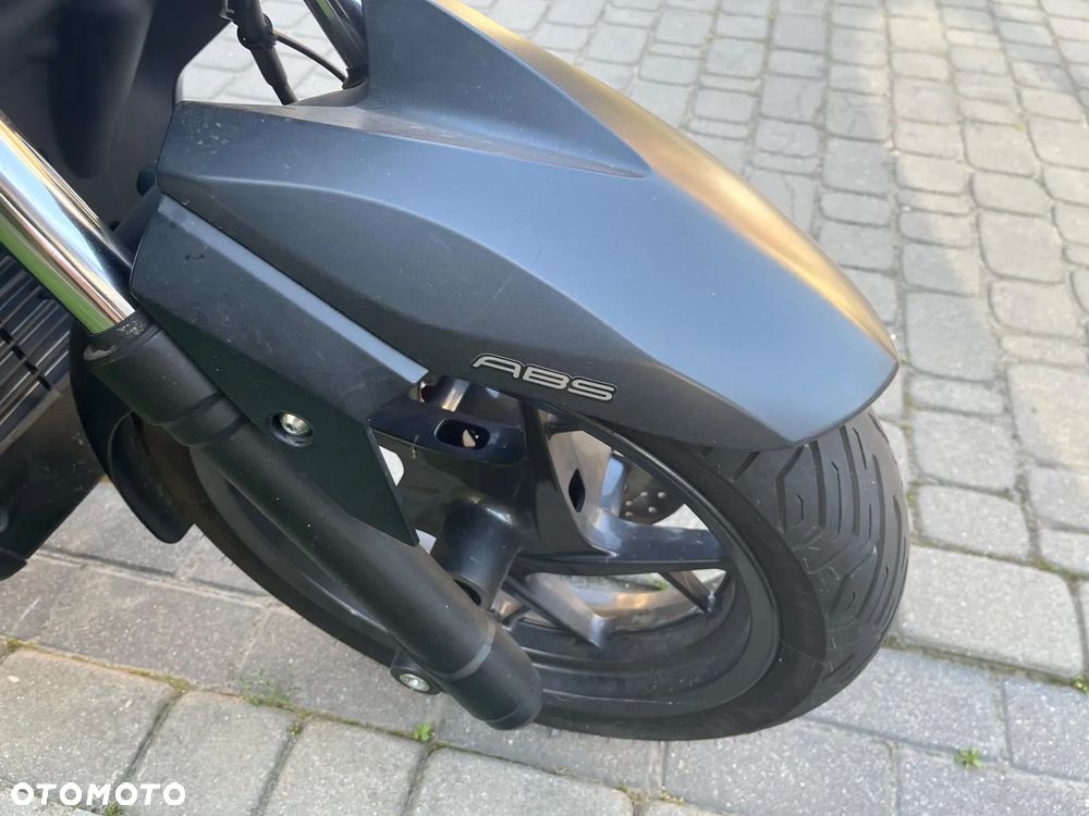 Yamaha X-max - 12
