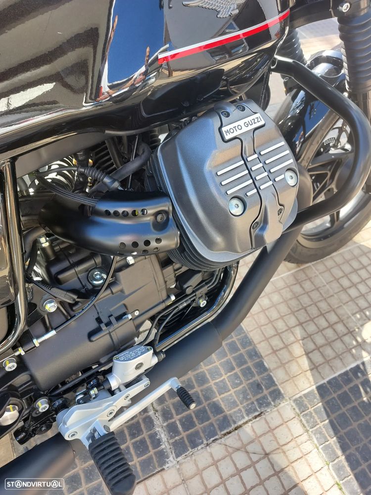 Moto Guzzi V7 Stone Special Edition - 10