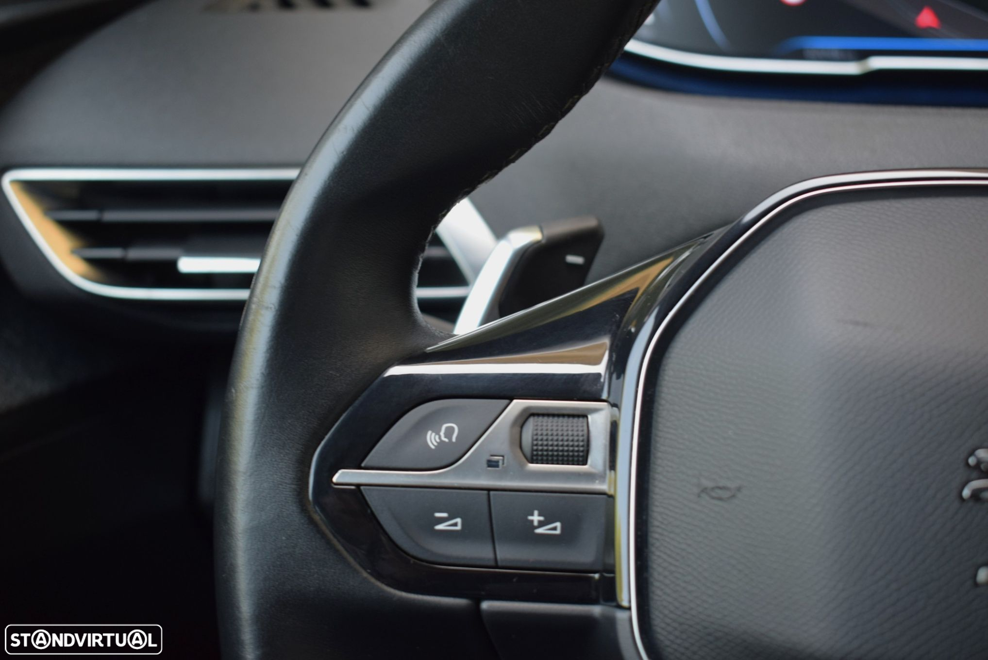 Peugeot 3008 1.2 PureTech Allure EAT8 - 17