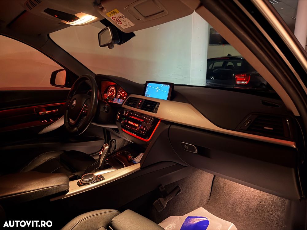 BMW Seria 3 320d Touring Aut. Efficient Dynamics Edition Blue Perf. Sport Line - 14