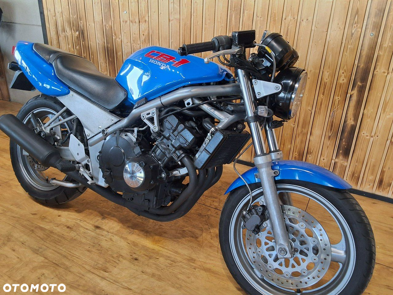 Honda CB - 12